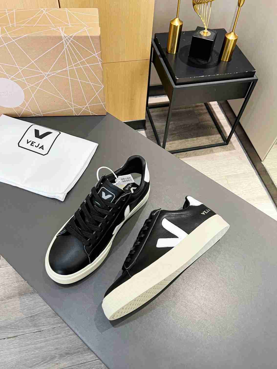 Tenis Veja Negro.