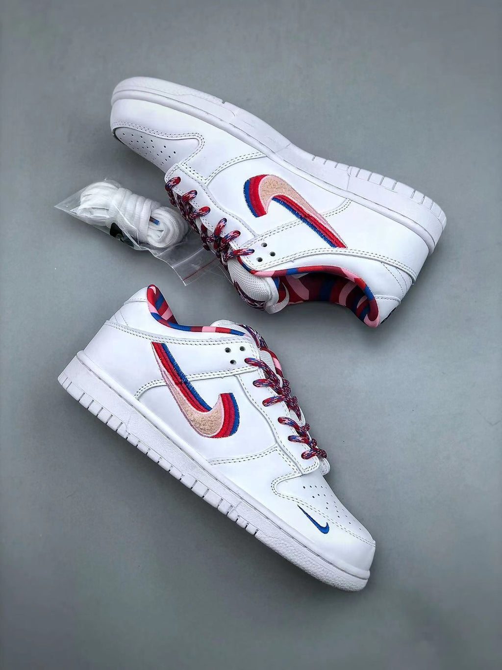 Tenis SB Dunk Low Parra Blanco.