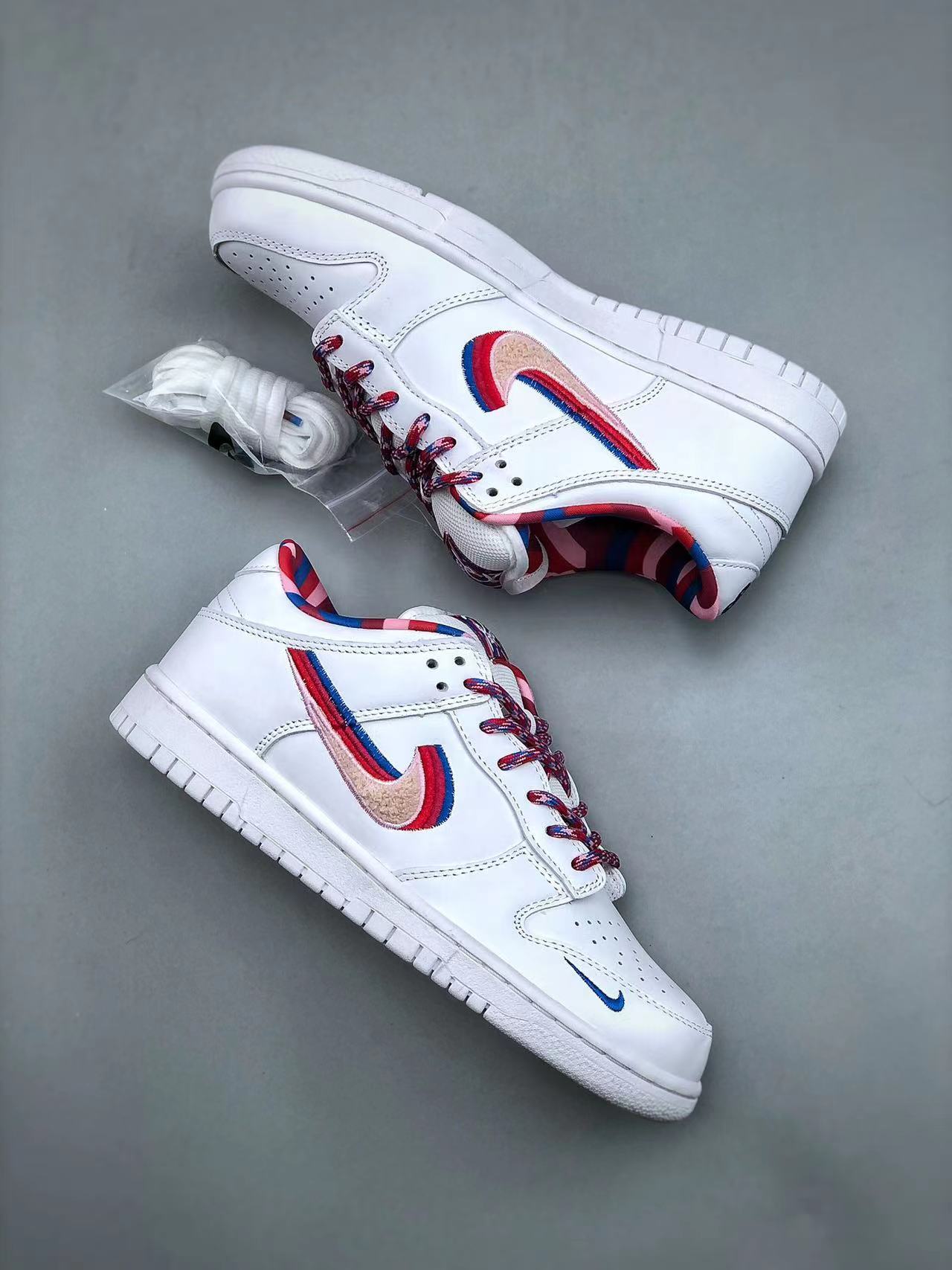 Tenis SB Dunk Low Parra Blanco.