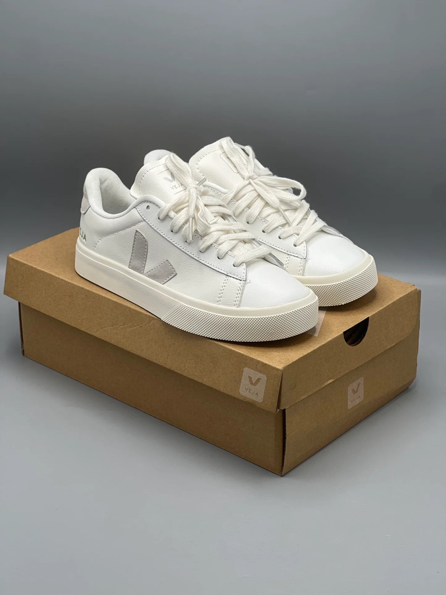 TENIS VEJA BLANCO GRIS.
