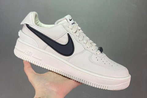 Tenis Air Force 1 AMBUSH Blanco Negro