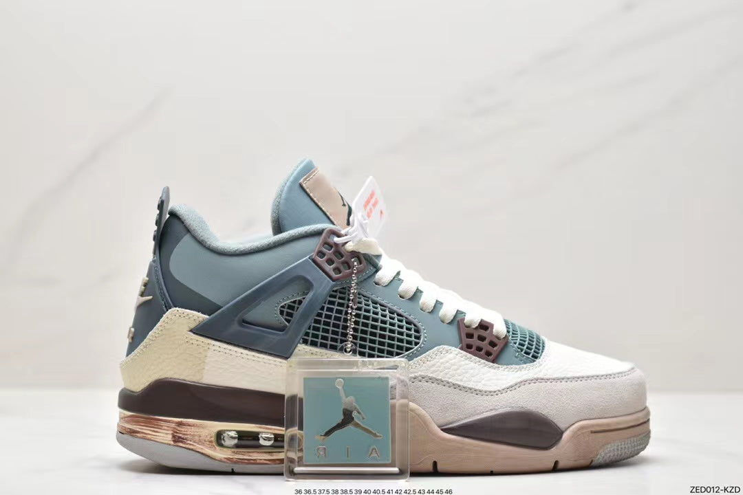 Tenis Jordan 4 Retro Blanco Azul.