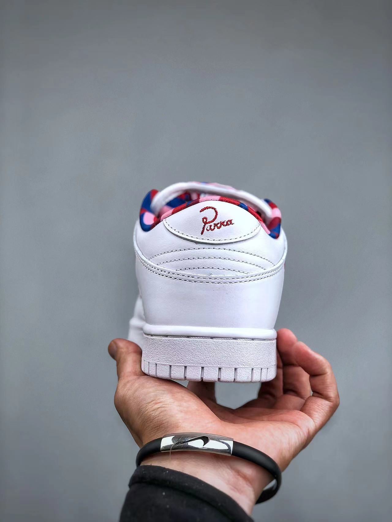 Tenis SB Dunk Low Parra Blanco.