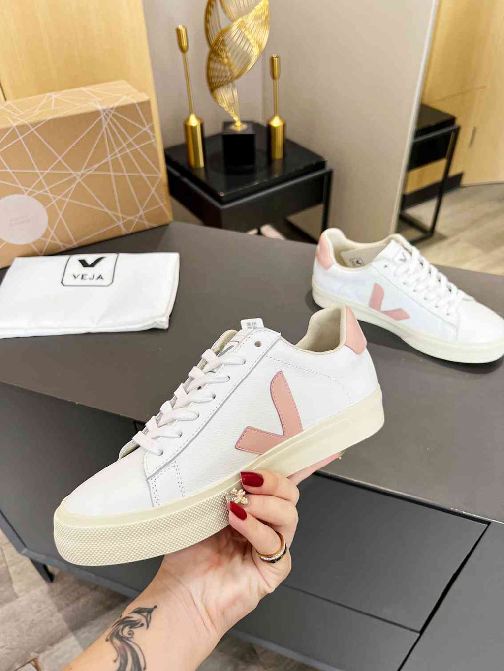 TENIS VEJA BLANCO ROSA.