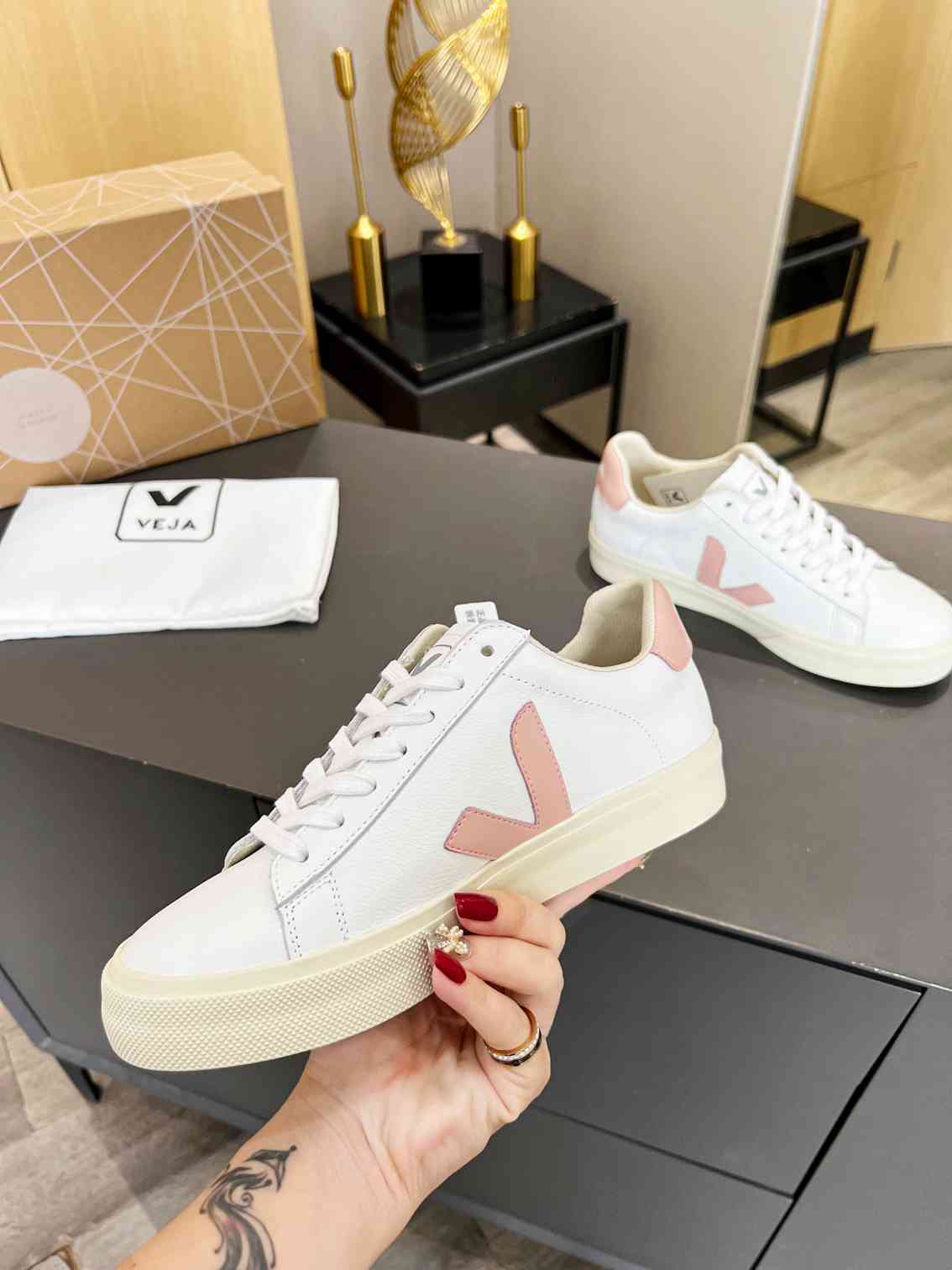 TENIS VEJA BLANCO ROSA.