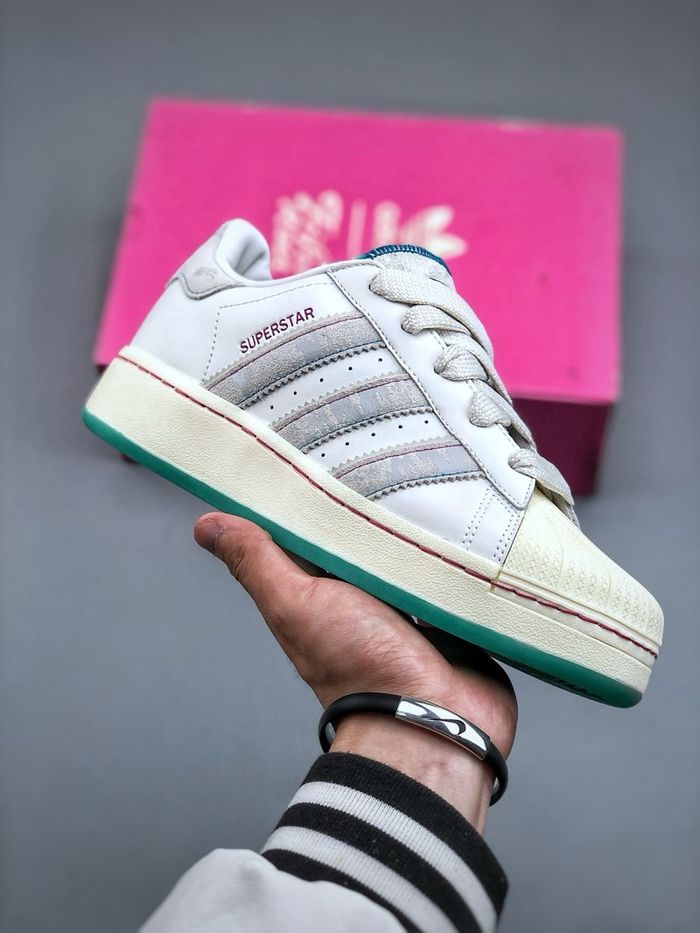 Tenis Adidas Superstar Blanco Suela Verde.