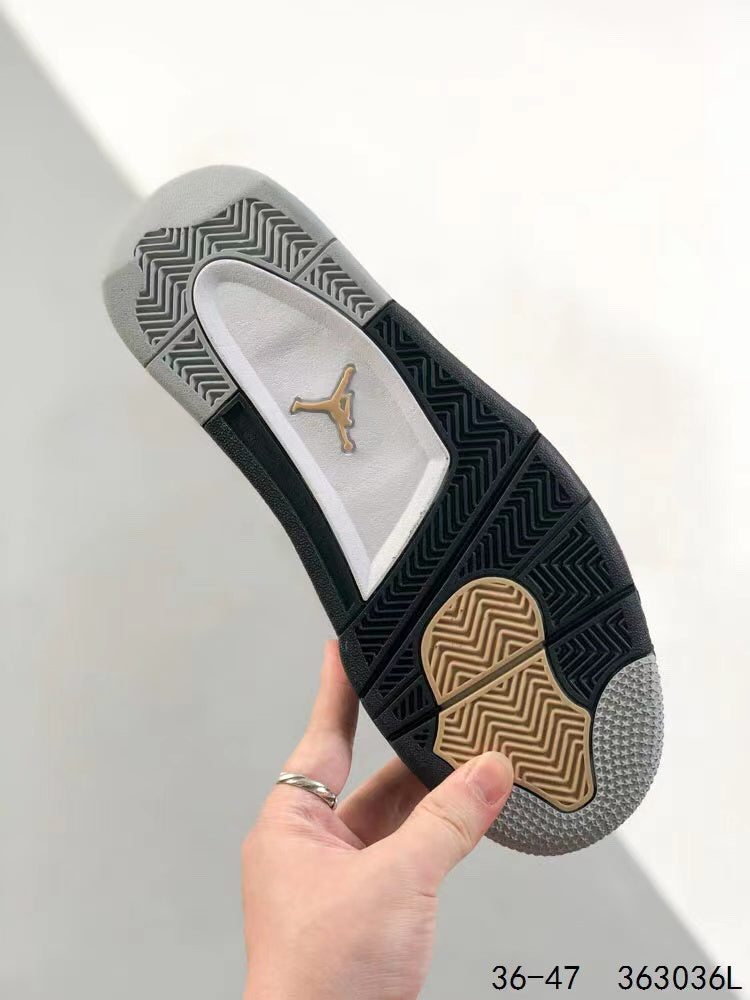 Tenis Jordan 4 Retro Verde Oscuro.