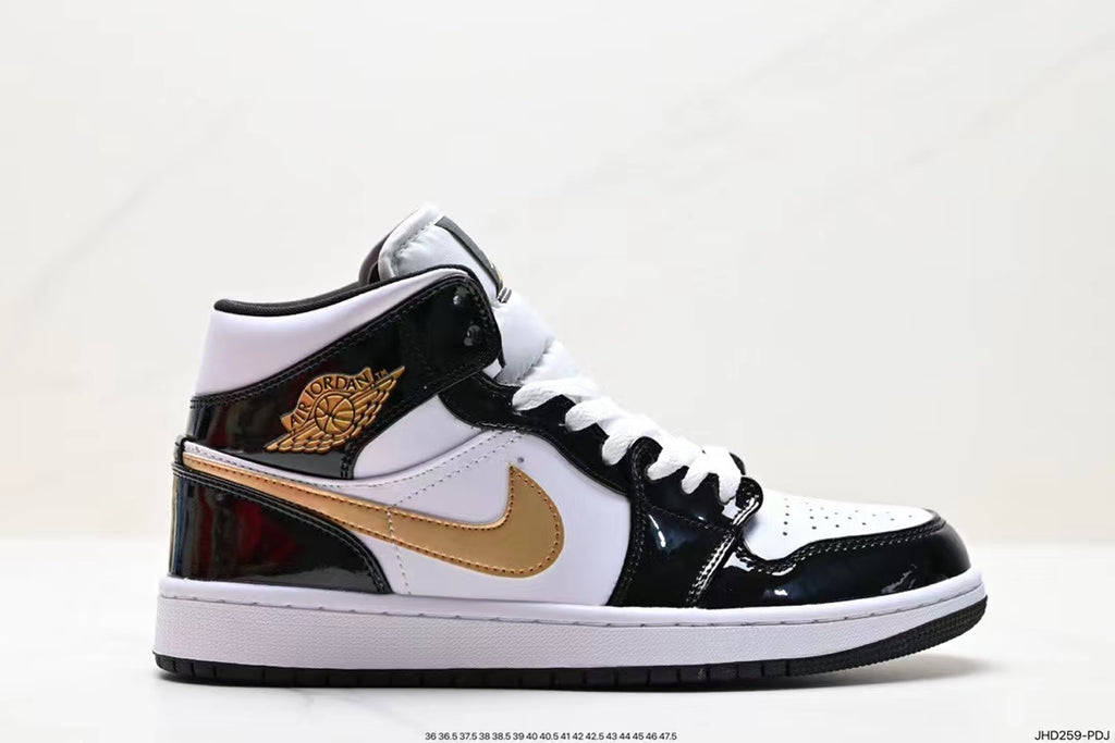 Tenis Jordan 1 Retro Negro Blanco.