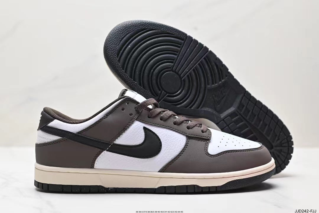 Tenis SB Dunk Low Cafe Blanco.