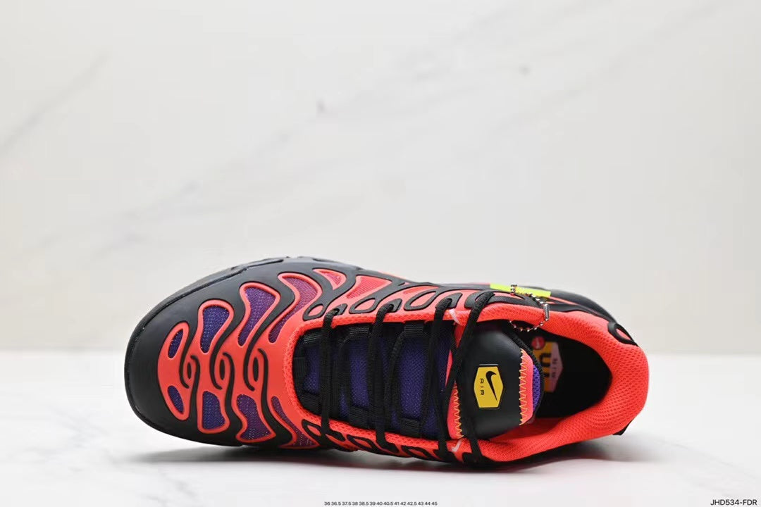 Tenis Air Max Plus Negros Rojo.