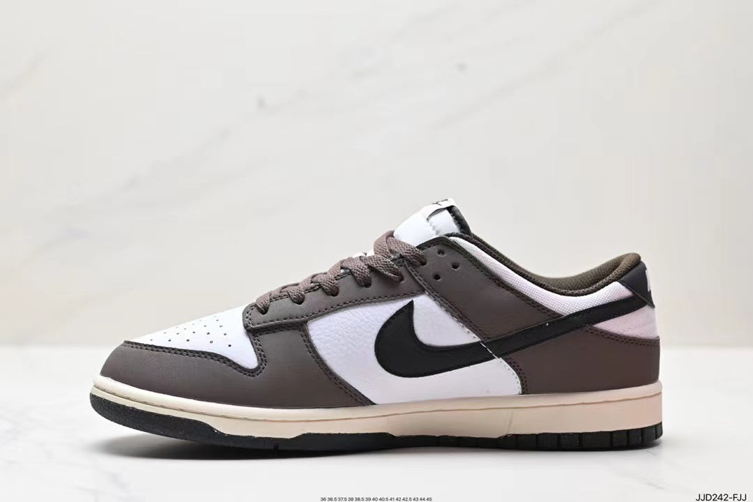 Tenis SB Dunk Low Cafe Blanco.