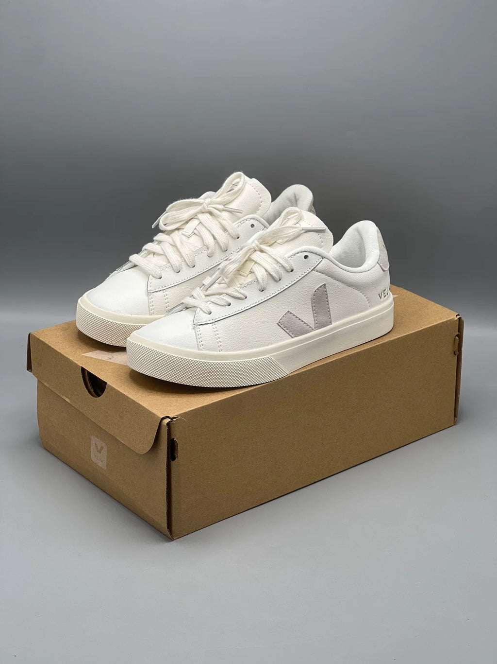 TENIS VEJA BLANCO GRIS.