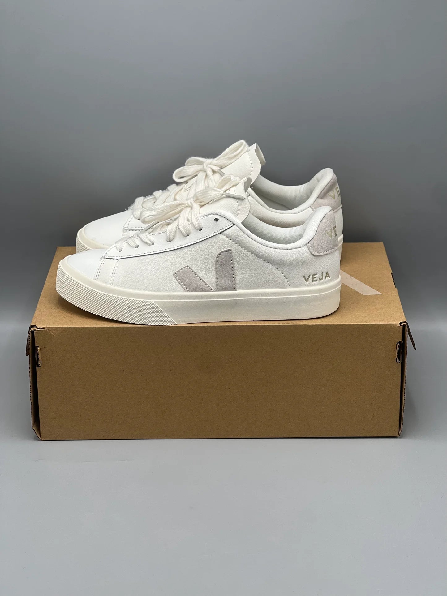 TENIS VEJA BLANCO GRIS.