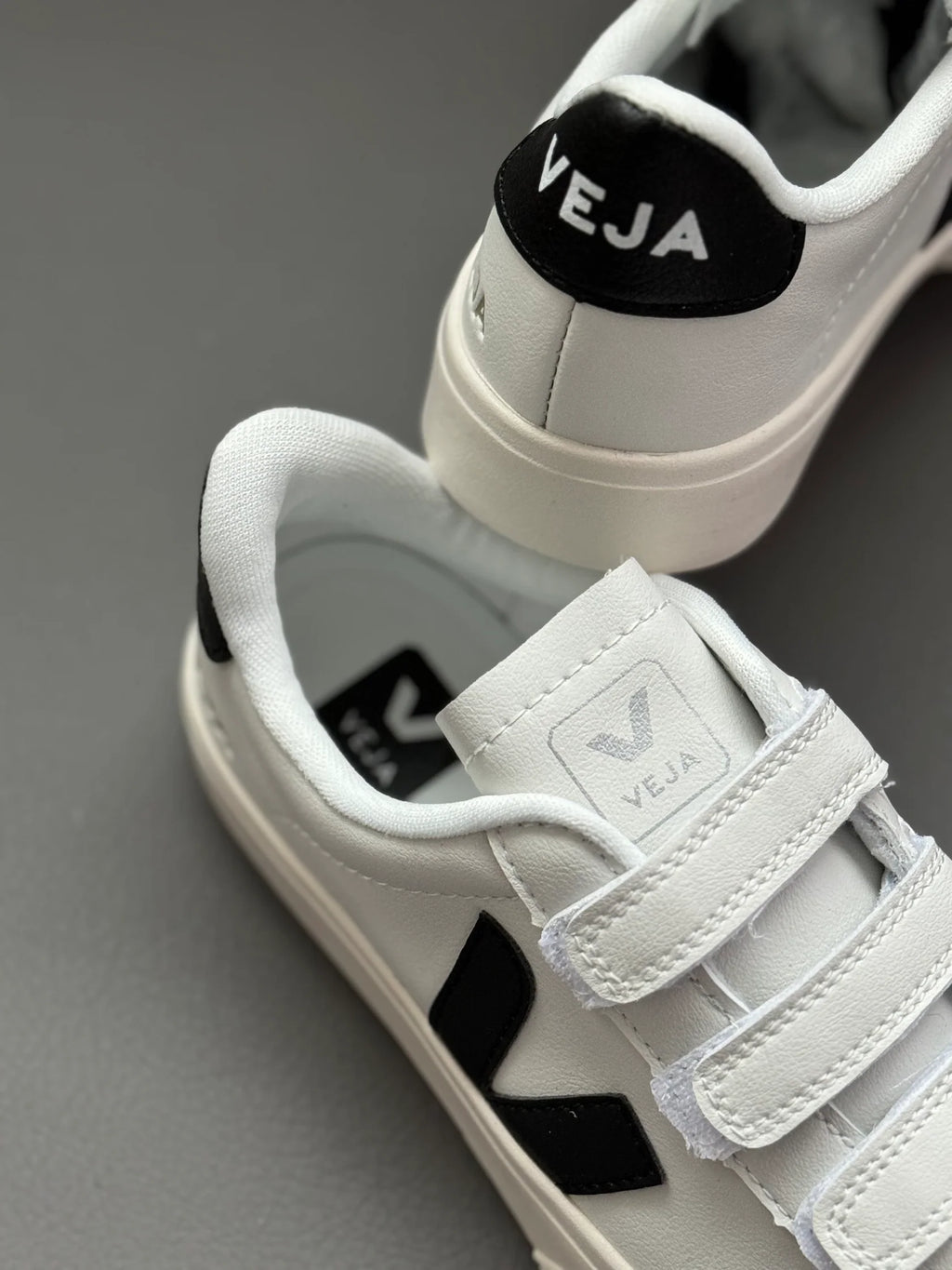 Tenis Veja Blanco Negro.
