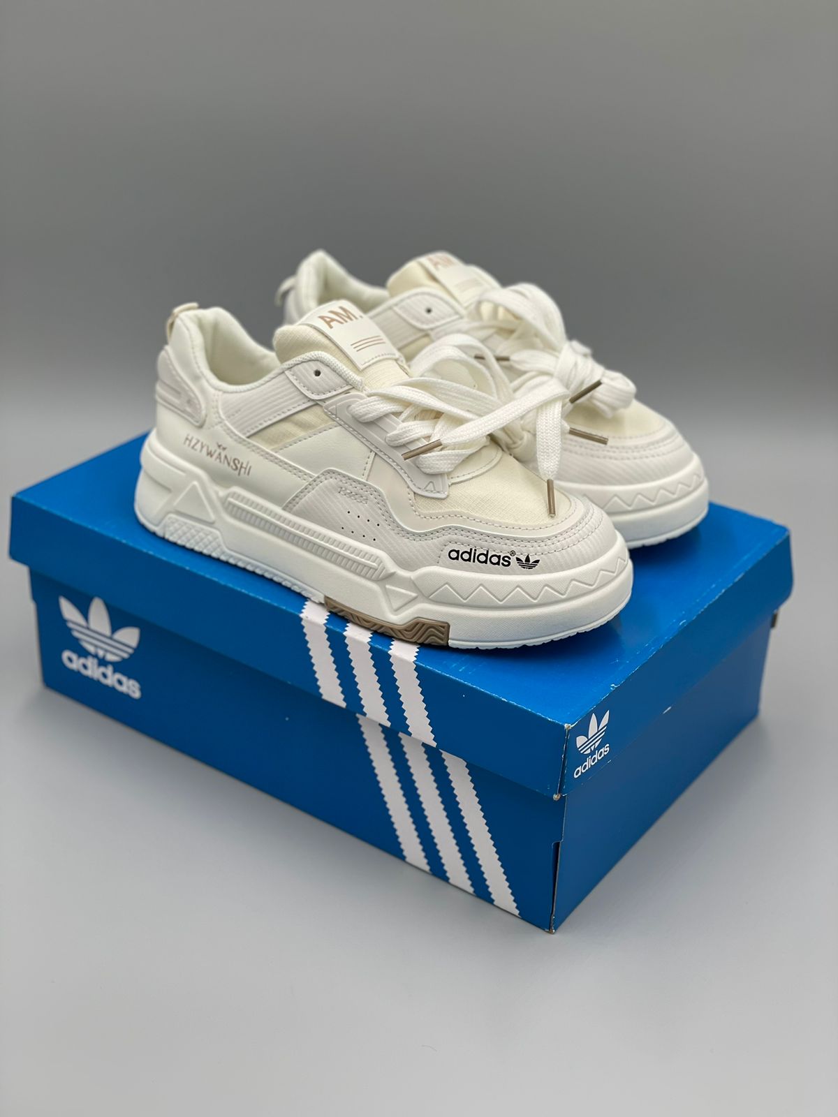 Tenis Adidas Hzywanshi Blancos.