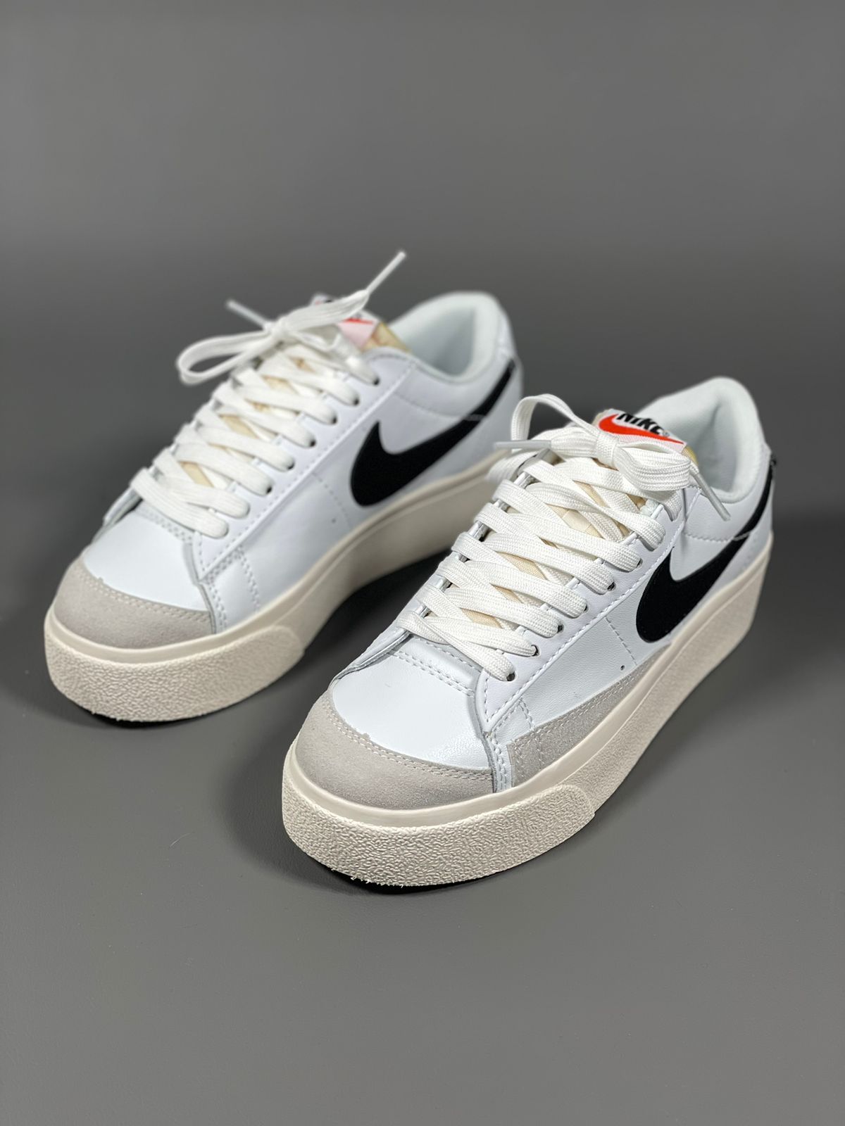 Tenis Blazer Low Pataforma Blanco Negro.