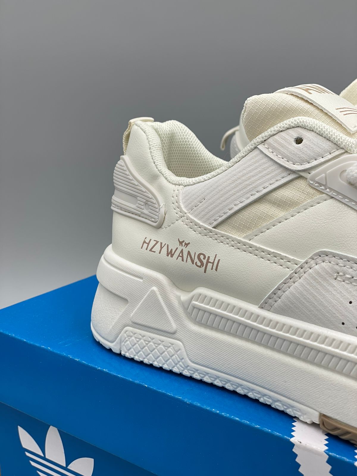 Tenis Adidas Hzywanshi Blancos.