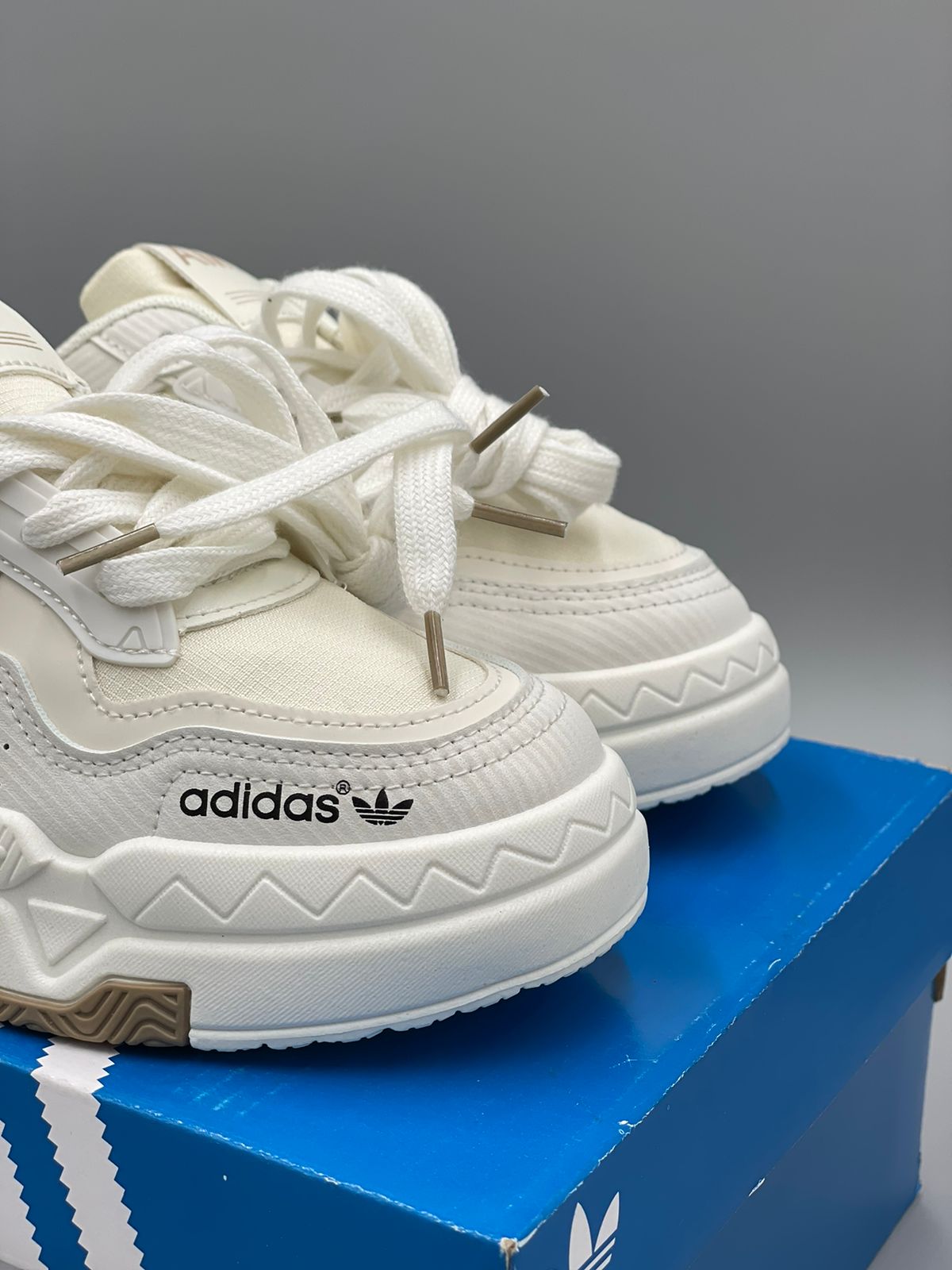 Tenis Adidas Hzywanshi Blancos.
