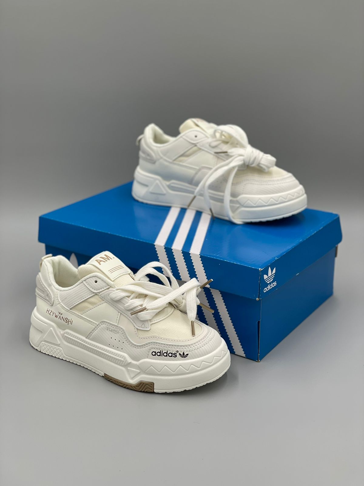 Tenis Adidas Hzywanshi Blancos.
