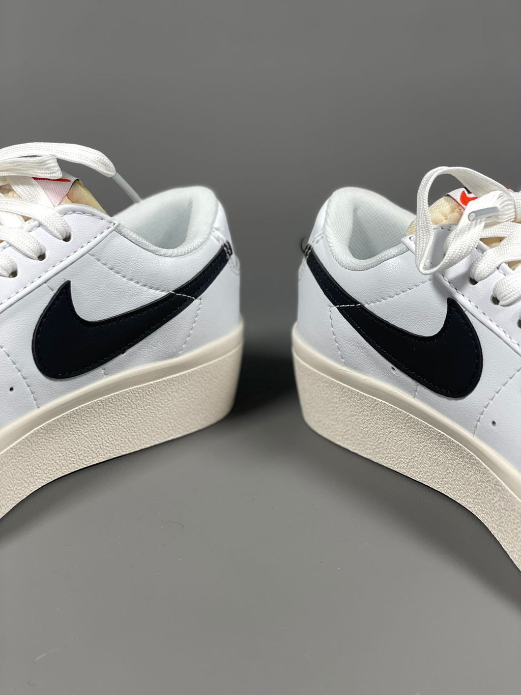 Tenis Blazer Low Pataforma Blanco Negro.