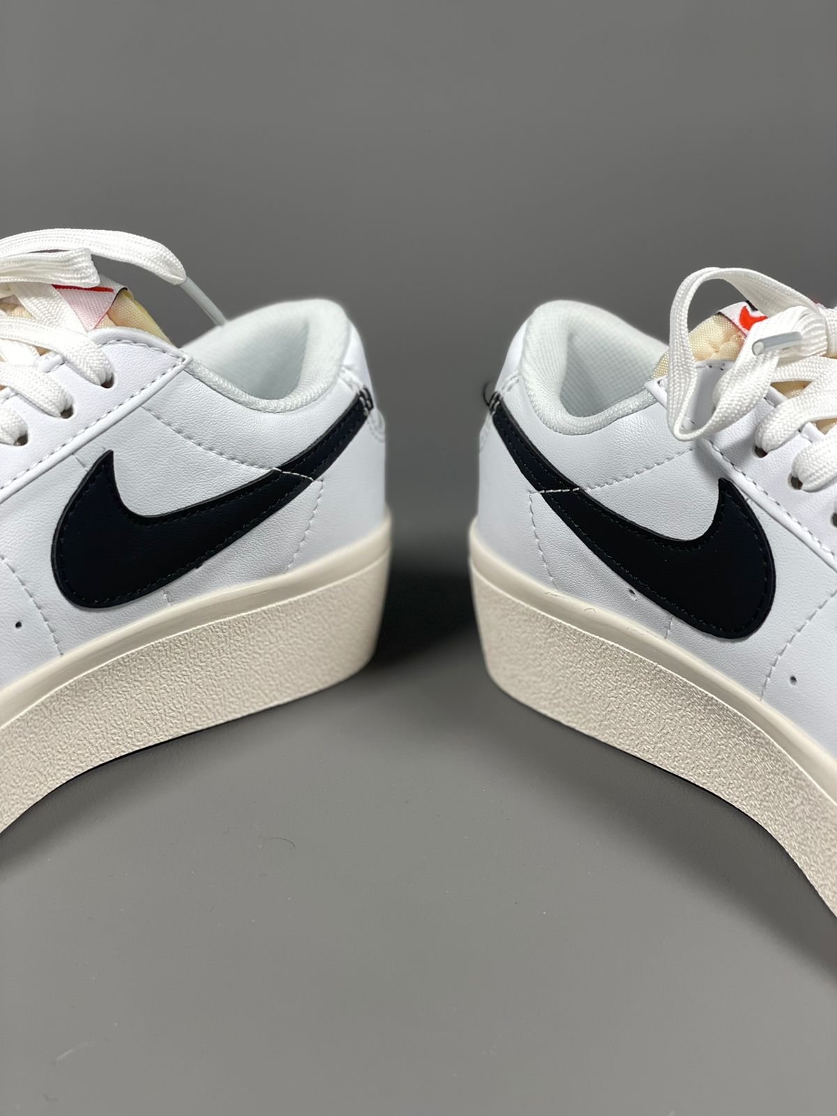 Tenis Blazer Low Pataforma Blanco Negro.