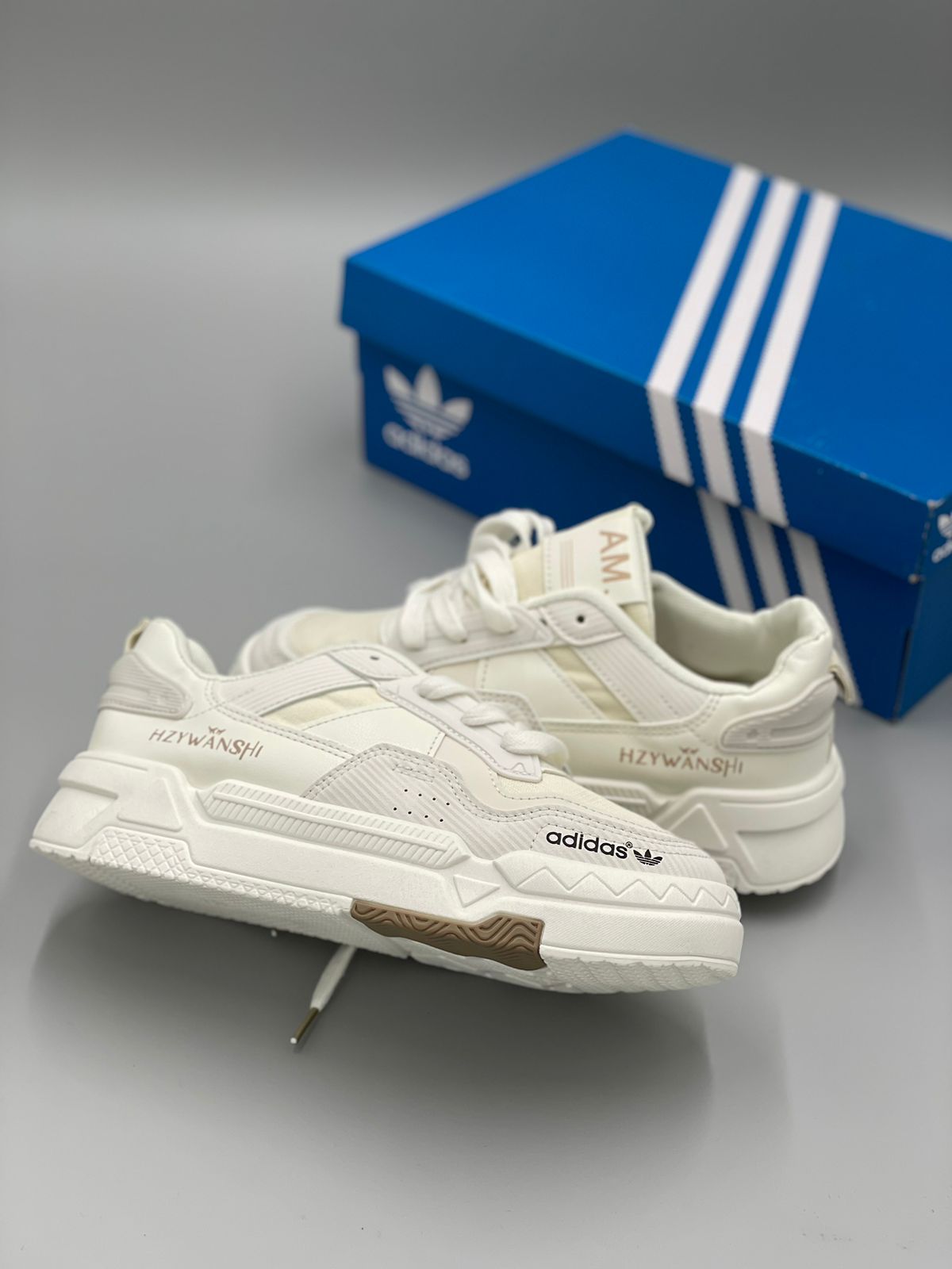 Tenis Adidas Hzywanshi Blancos.