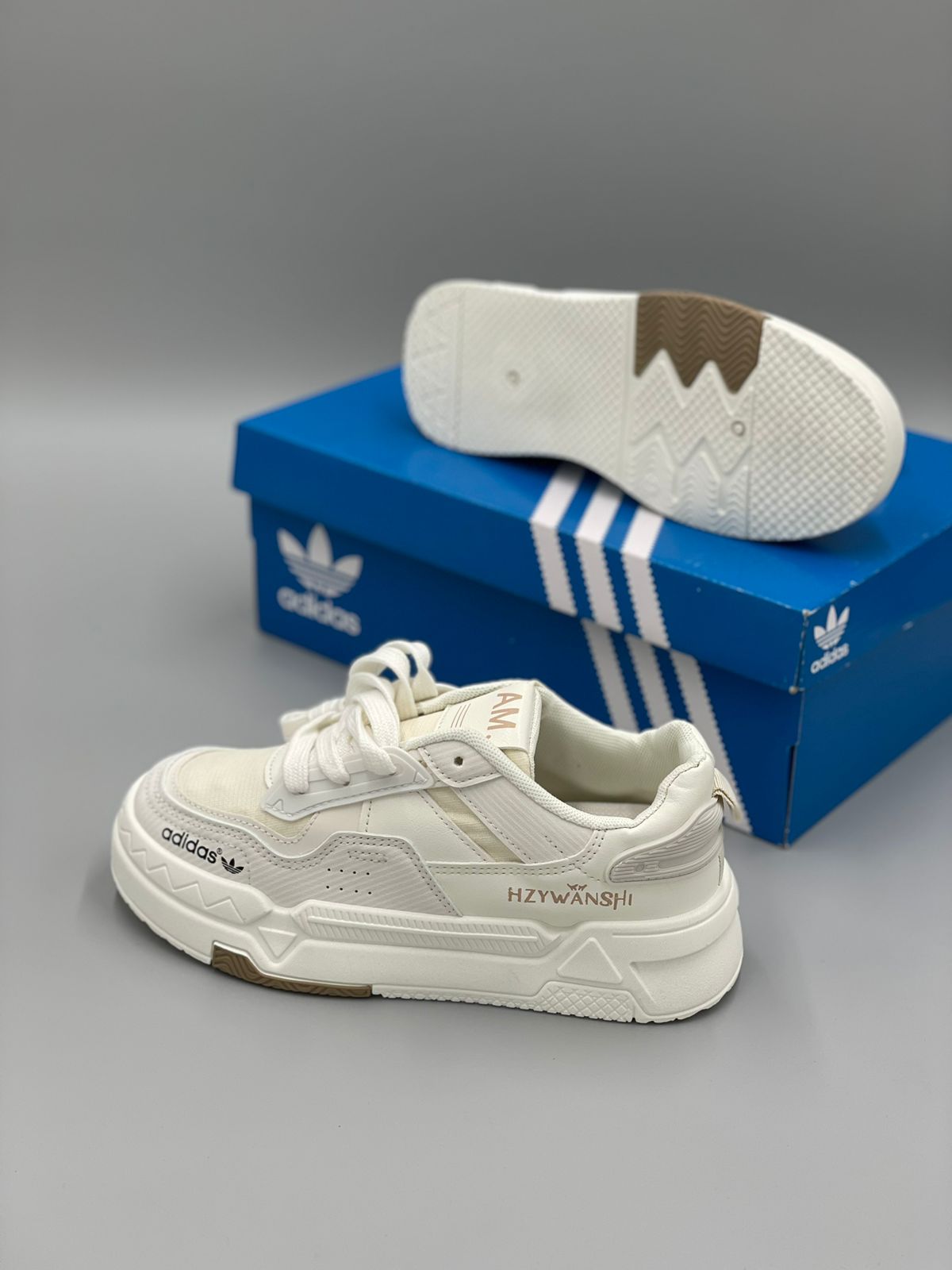 Tenis Adidas Hzywanshi Blancos.