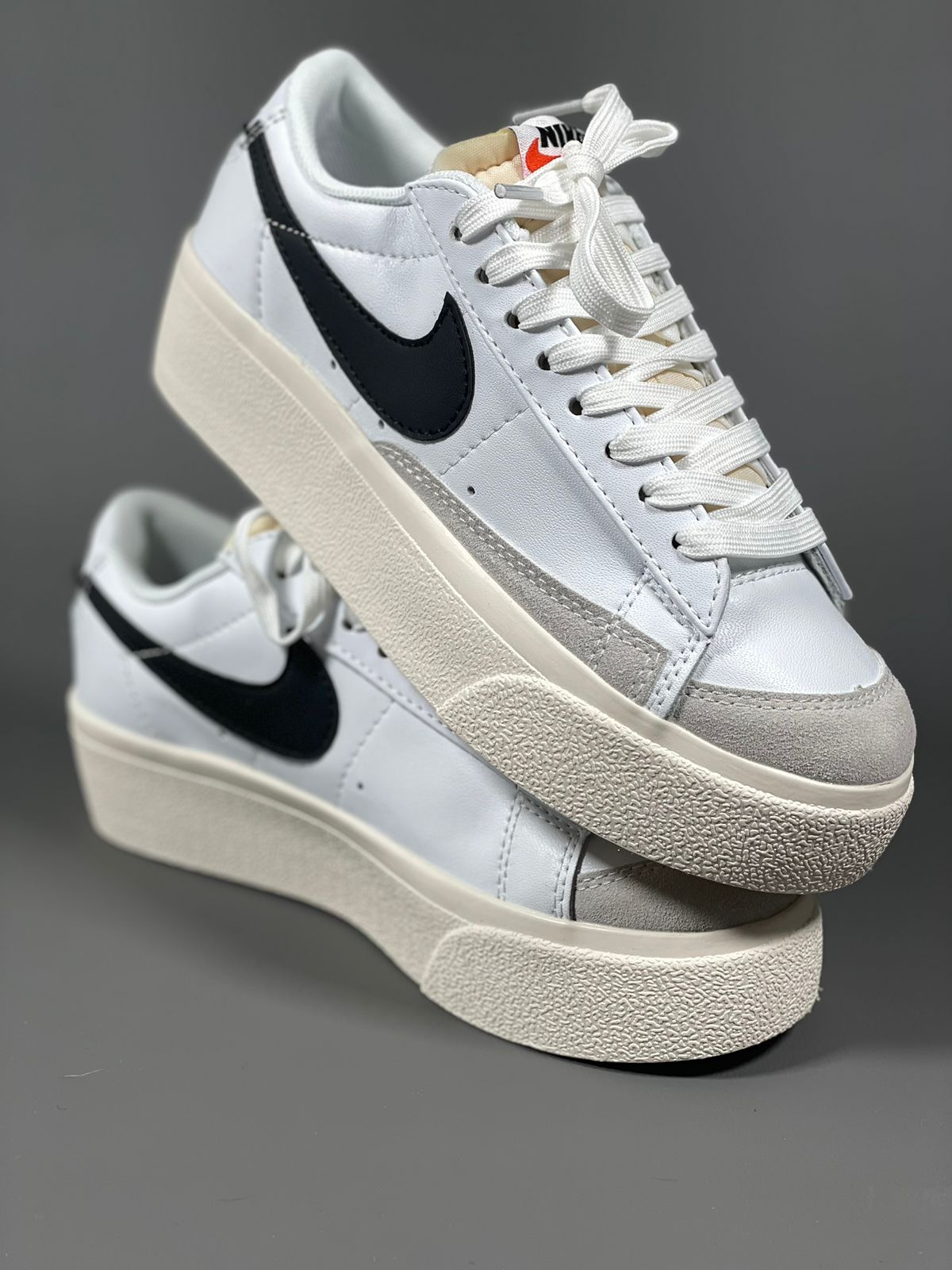 Tenis Blazer Low Pataforma Blanco Negro.