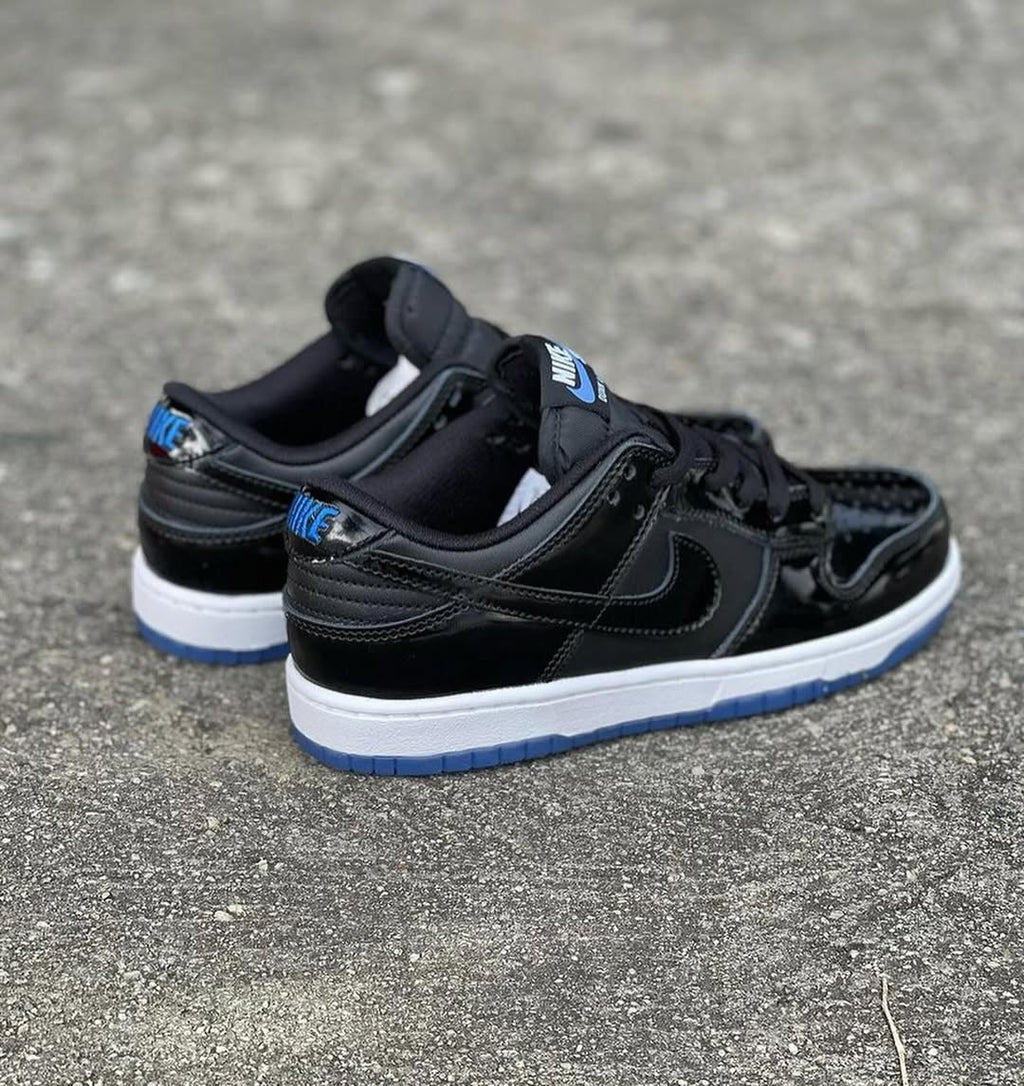 Tenis SB Dunk Low Negro Brrillante.