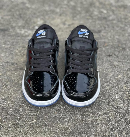 Tenis SB Dunk Low Negro Brrillante.