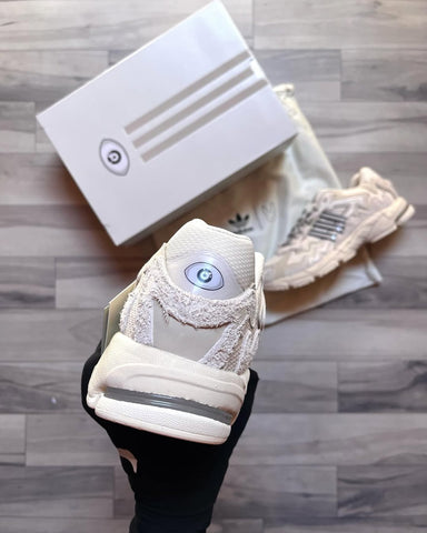 Tenis CL x Bad Bunny Sizing Blanco.