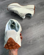 Tenis New Balance 327 Blanco Azul Claro.