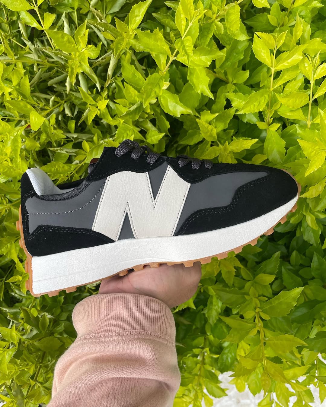 Tenis New Balance 327 Negro Gris.