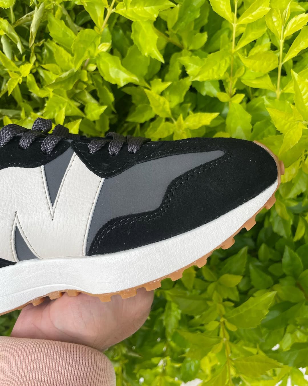 Tenis New Balance 327 Negro Gris.