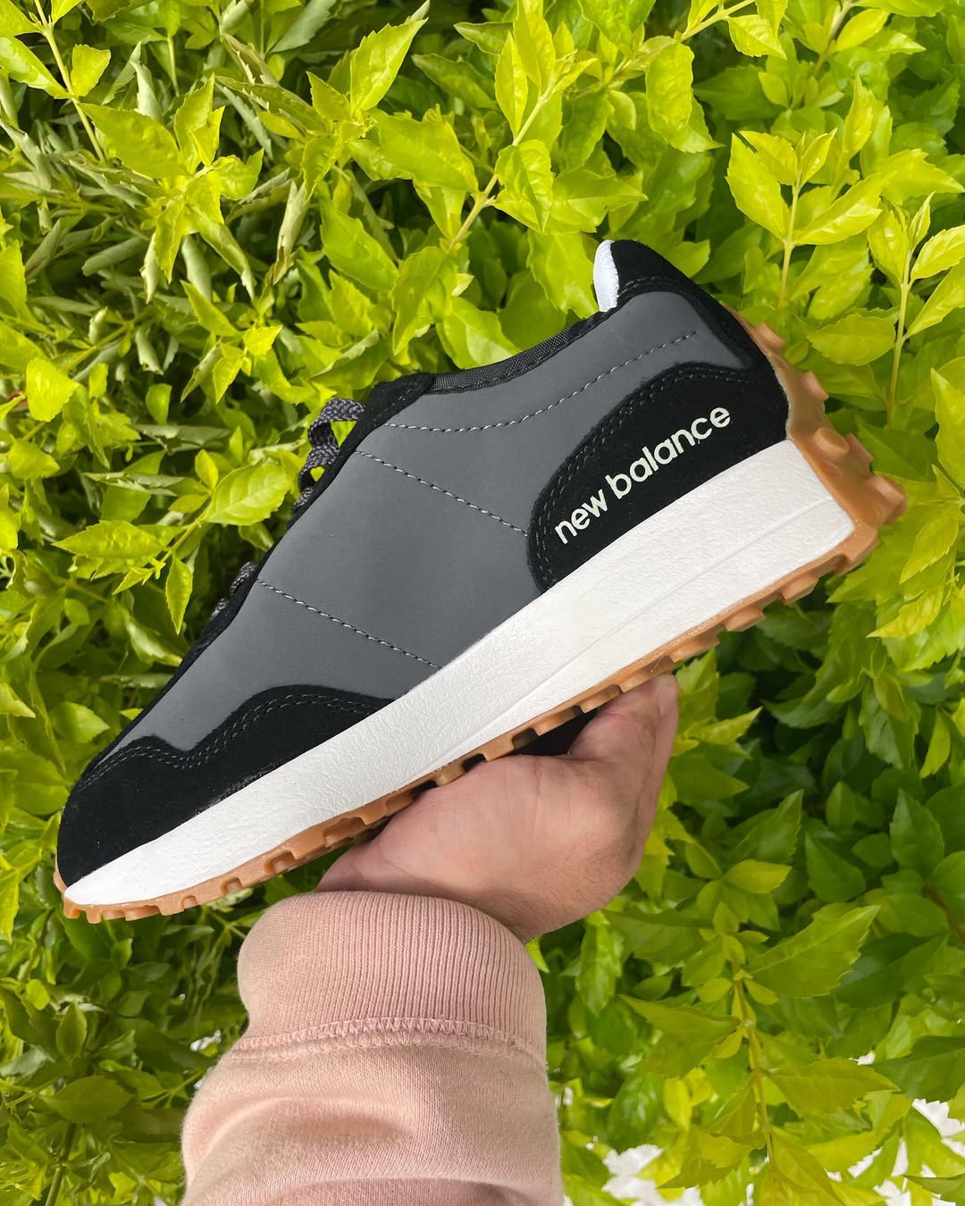 Tenis New Balance 327 Negro Gris.
