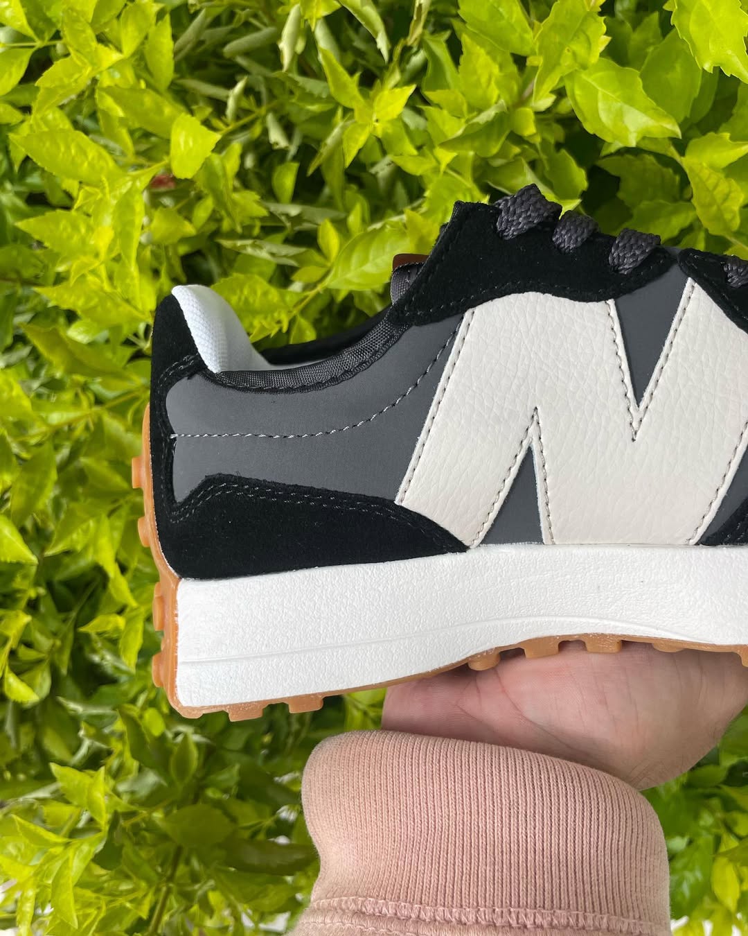 Tenis New Balance 327 Negro Gris.