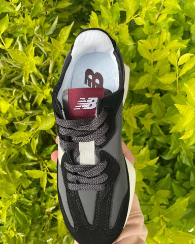 Tenis New Balance 327 Negro Gris.