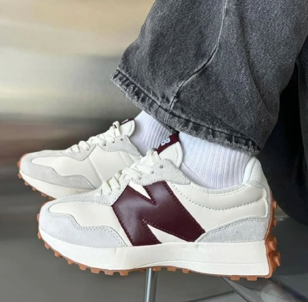 Tenis New Balance 327 Blanco Rojo.