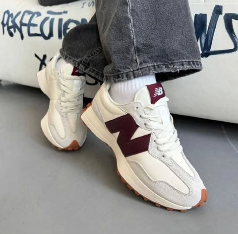 Tenis New Balance 327 Blanco Rojo.