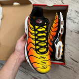 Tenis Air Max Plus Tn Naranja Negro.