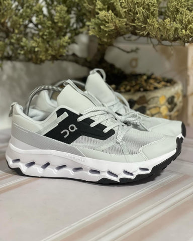 Tenis On Running Blanco Negro.