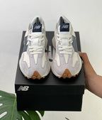 Tenis New Balance 327 Blanco Azul Oscuro.