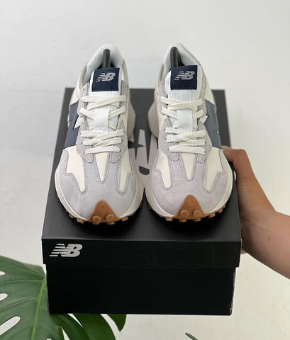 Tenis New Balance 327 Blanco Azul Oscuro.