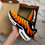 Tenis Air Max Plus Tn Naranja Negro.