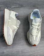 Tenis New Balance 327 Blanco Azul Claro.