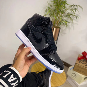 Tenis Jordan 1 Retro Negro.