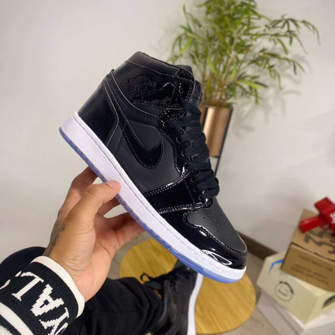 Tenis Jordan 1 Retro Negro.