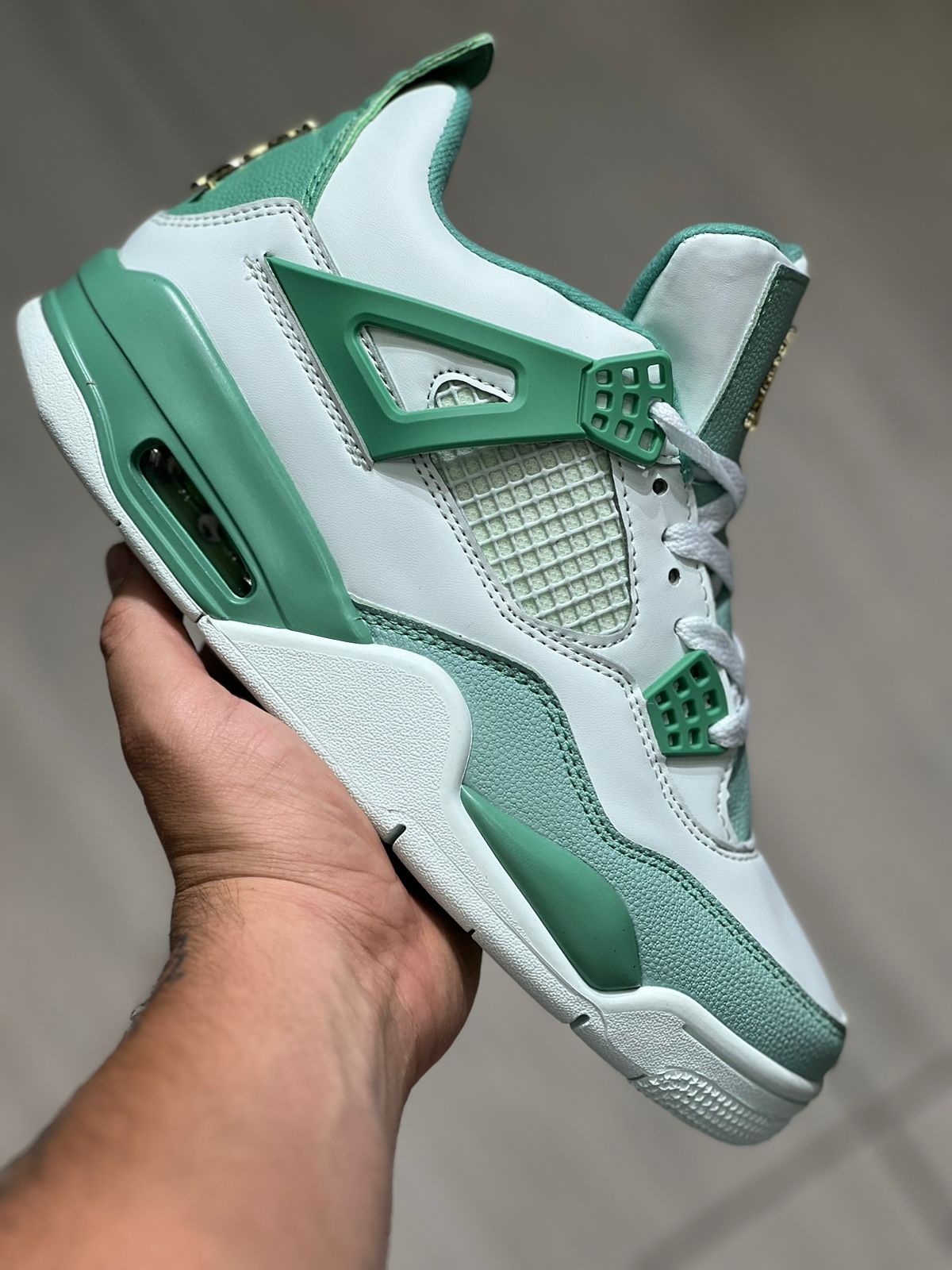 Tenis Jordan 4 Retro Verde.