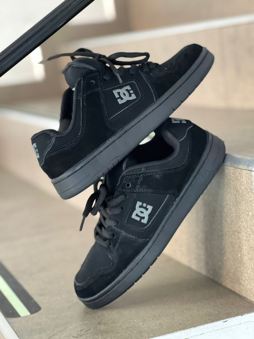 Tenis DC Negros.