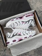 Tenis Air Max Plus Tn rosa blanco.